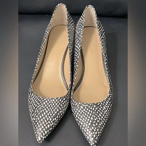 Ann Taylor Snake Skin Leather pumps size: 6.5 Kitten Heel